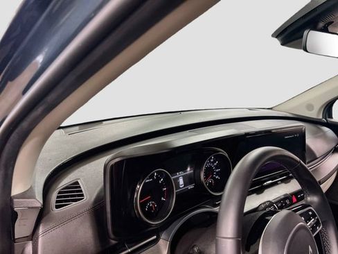 Certified 2023 Kia Carnival EX FWD image 9