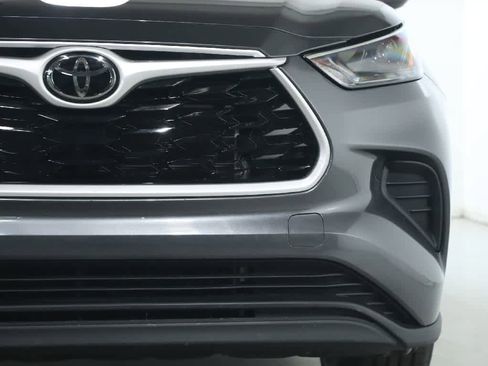 Used 2023 Toyota Highlander L FWD image 7