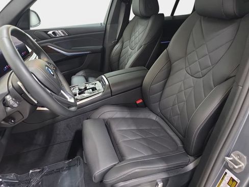 Used 2025 BMW X5 xDrive50e w/ Parking Assistance Package AWD/4WD image 11