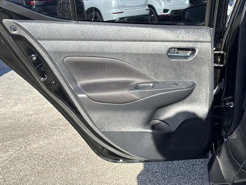 Used 2022 Nissan Versa SV image 10