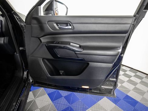 Used 2022 Nissan Pathfinder SV FWD image 11