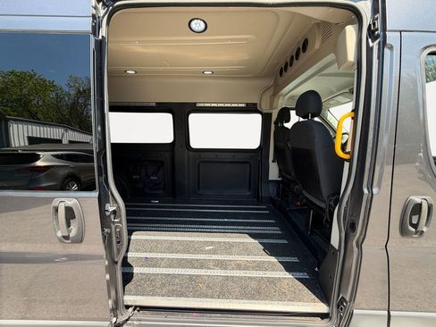 Used 2016 RAM ProMaster 2500 w/ Premium Appearance Group FWD image 9