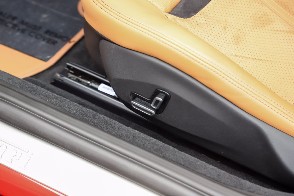 Certified 2026 Ferrari Roma Spider RWD image 59