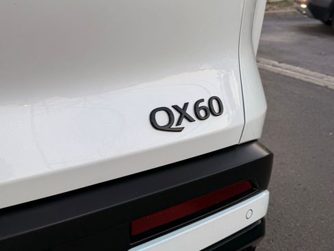 Used 2025 INFINITI QX60 Luxe w/ Black Edition AWD/4WD image 11