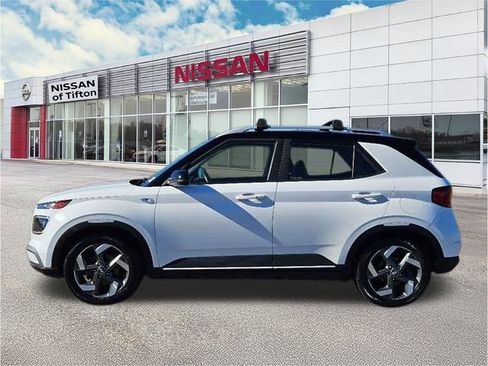 Used 2023 Hyundai Venue Limited image 5