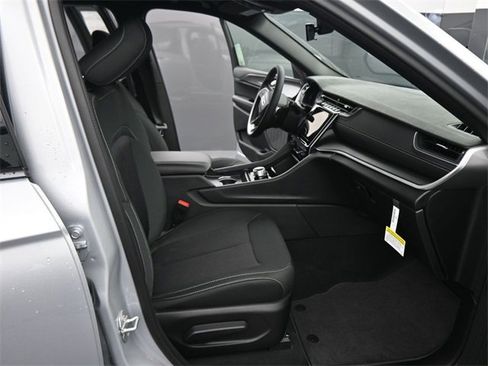 New 2025 Jeep Grand Cherokee L Laredo image 35