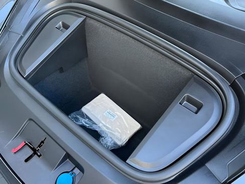 Used 2022 Porsche Taycan image 39