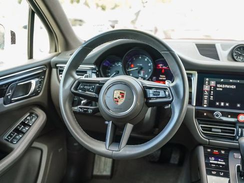 Used 2024 Porsche Macan image 17