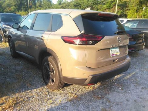 Used 2025 Nissan Rogue SV FWD image 2