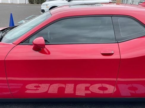 Used 2016 Dodge Challenger SRT Hellcat RWD image 18