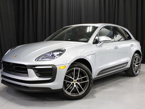 Certified 2025 Porsche Macan image 1