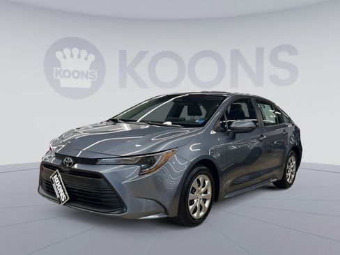 Used 2025 Toyota Corolla LE FWD image 1