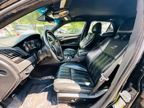 Used 2019 Chrysler 300 S image 27