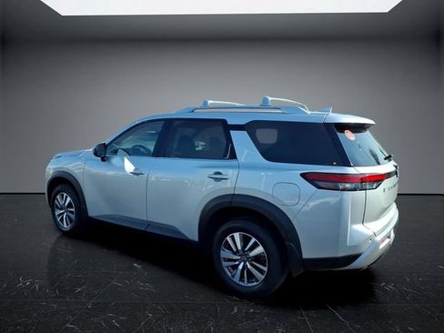 Certified 2025 Nissan Pathfinder SL AWD/4WD image 8