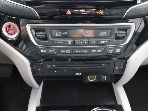 Used 2022 Honda Pilot Touring image 29