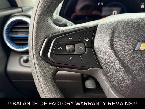 Used 2025 Chevrolet Trax LT FWD image 27