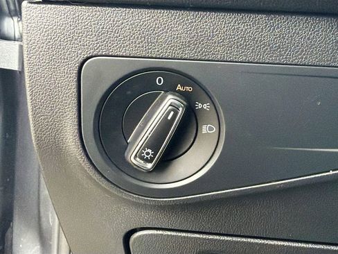 Used 2022 Volkswagen Tiguan SE R-Line image 34