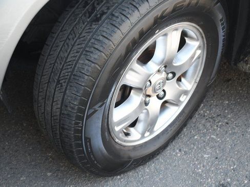 Used 2004 Toyota Highlander 2WD V6 image 11