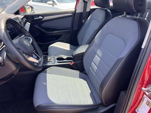Used 2025 Volkswagen Jetta SE FWD image 18