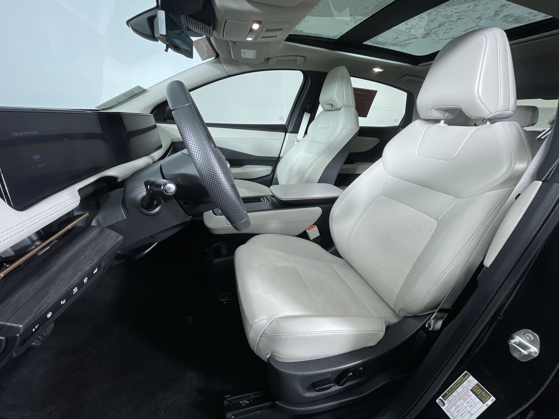Certified 2024 Nissan Ariya AWD image 15
