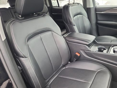 Used 2023 Jeep Grand Cherokee Limited w/ Luxury Tech Group II image 32