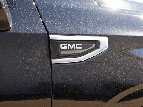 Used 2021 GMC Yukon Denali w/ Denali Premium Package image 9