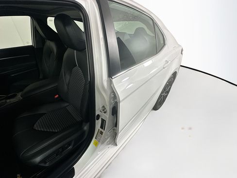 Used 2023 Toyota Camry SE FWD image 12