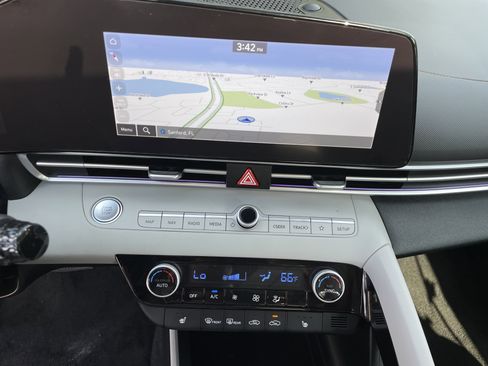 Used 2023 Hyundai Elantra Limited image 20