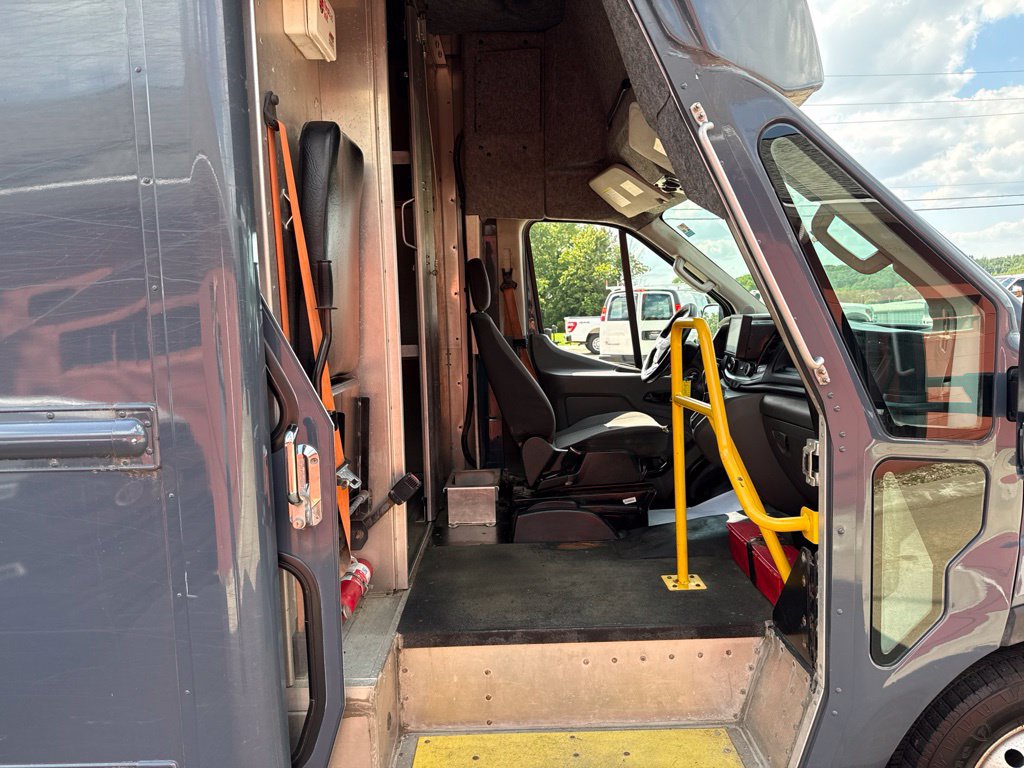 Used 2022 Ford Transit 350 DRW RWD image 43