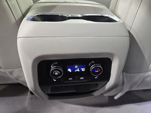 New 2026 Buick Enclave Avenir w/ Super Cruise Package FWD image 17