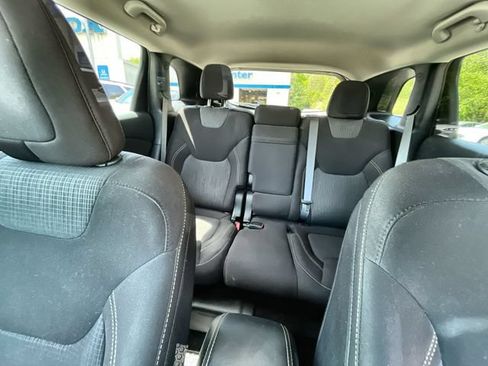 Used 2016 Jeep Cherokee Latitude w/ Comfort/Convenience Group AWD/4WD image 31