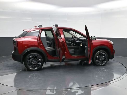Used 2025 Nissan Kicks SR FWD image 39