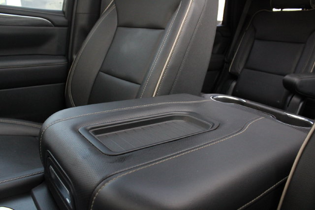 Used 2023 GMC Yukon SLT w/ SLT Luxury Package AWD/4WD image 17