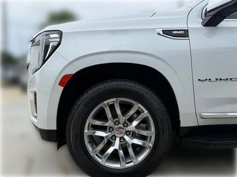 Used 2023 GMC Yukon SLT w/ SLT Premium Package RWD image 4