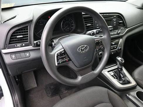 Used 2018 Hyundai Elantra SE FWD image 23