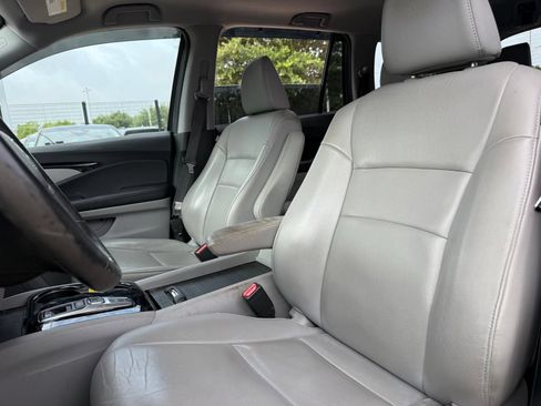 Used 2018 Honda Pilot Touring image 11