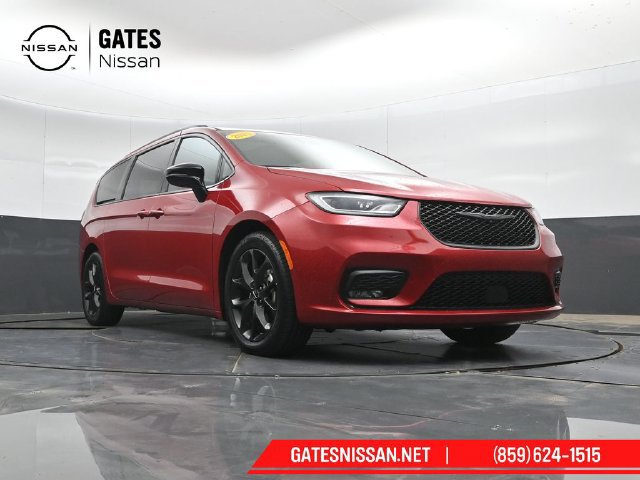 Used 2025 Chrysler Pacifica Limited FWD image 45