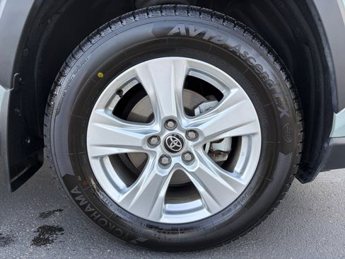 Used 2021 Toyota RAV4 XLE w/ Convenience Package AWD/4WD image 30