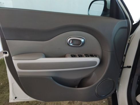 Used 2017 Kia Soul EV + FWD image 18