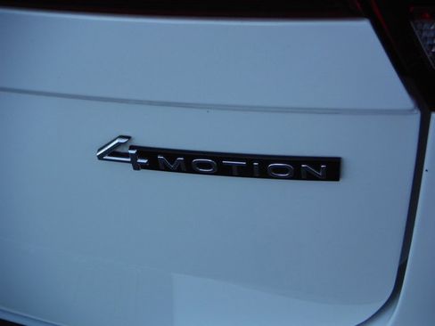 Used 2022 Volkswagen Tiguan SE R-Line AWD/4WD image 11