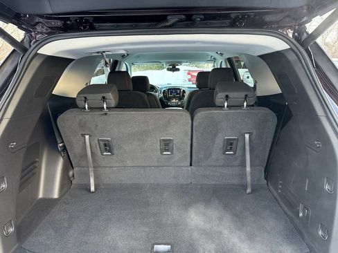 Used 2020 Chevrolet Traverse LT image 16