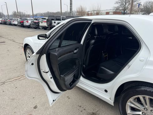 Used 2016 Chrysler 300 C image 11