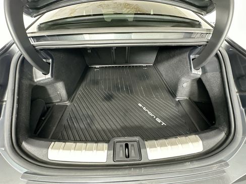 Used 2024 Audi e-tron GT Premium Plus image 25