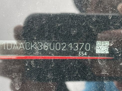 Used 2025 Toyota Camry LE image 3