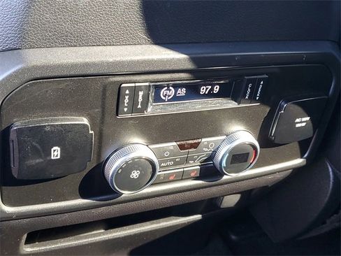 Used 2021 Ford Expedition Limited image 12