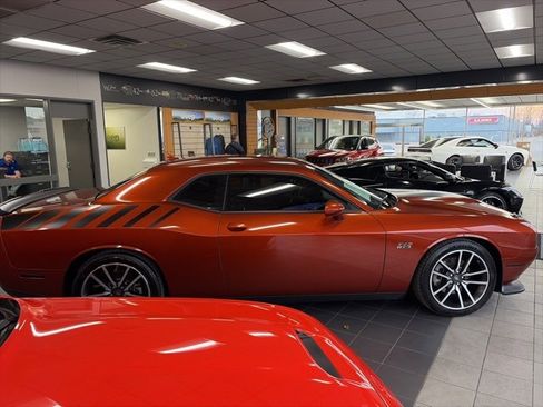 Used 2023 Dodge Challenger R/T image 5