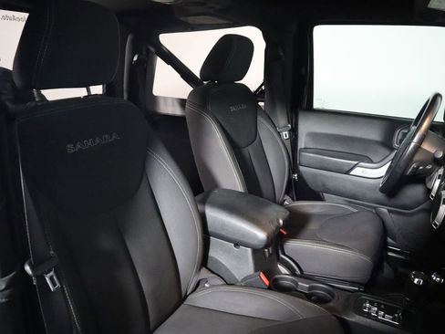 Used 2017 Jeep Wrangler Sahara w/ Connectivity Group image 29