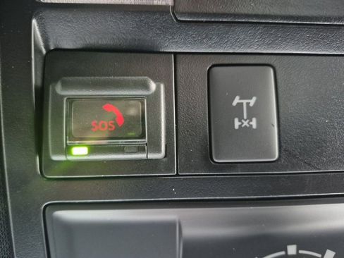 Used 2021 Toyota Tacoma TRD Off-Road w/ Technology Package image 32