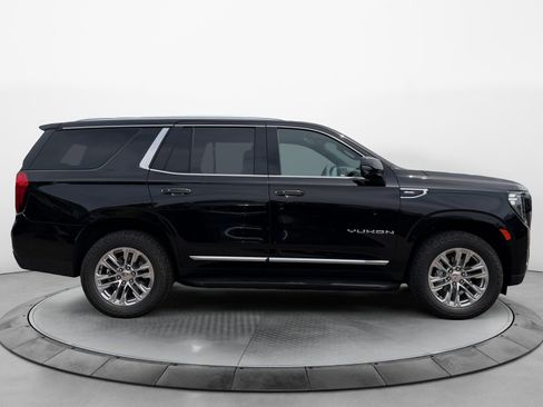 Used 2023 GMC Yukon SLT w/ SLT Premium Package AWD/4WD image 2
