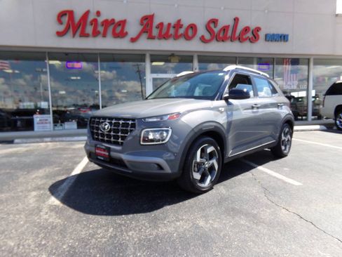 Used 2023 Hyundai Venue Limited FWD image 47